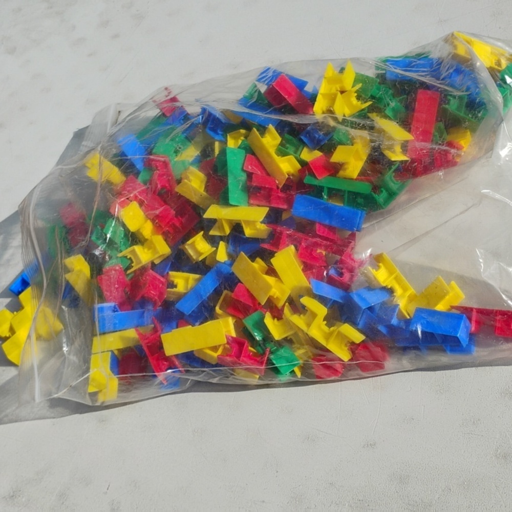 Building Blocks  VERY COLORFUL Plastic   Lego Like